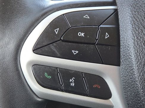 Used 2018 Jeep Cherokee Trailhawk w/ Cold Weather Group AWD/4WD image 30