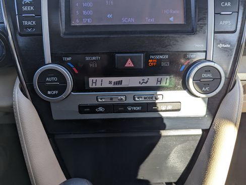 Used 2013 Toyota Camry XLE image 22