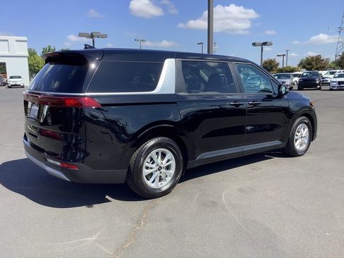 Used 2022 Kia Carnival LX image 31