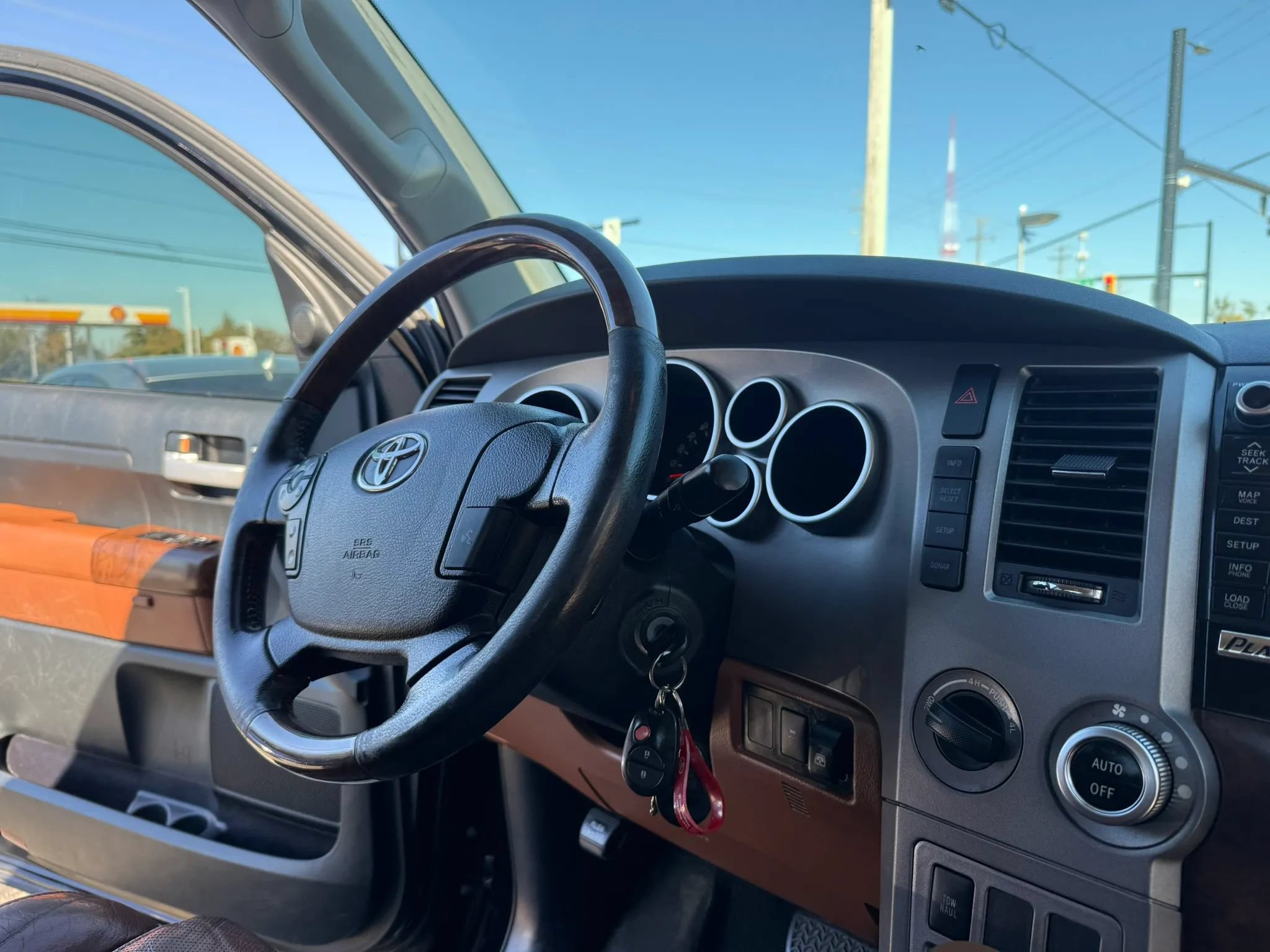 Used 2012 Toyota Tundra Limited w/ Platinum Pkg AWD/4WD image 27