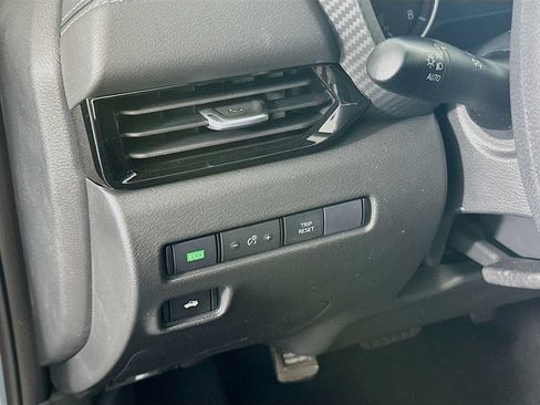 Used 2025 Nissan Sentra SV FWD image 8