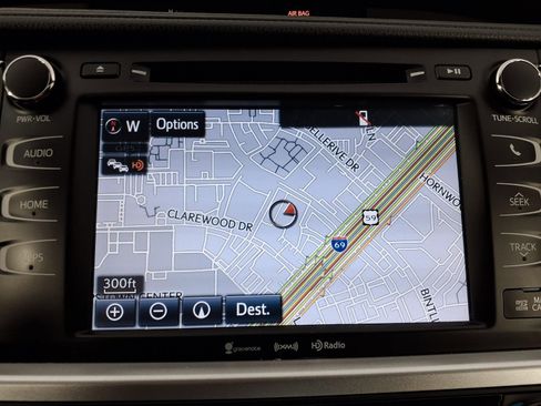 Used 2016 Toyota Highlander XLE image 10