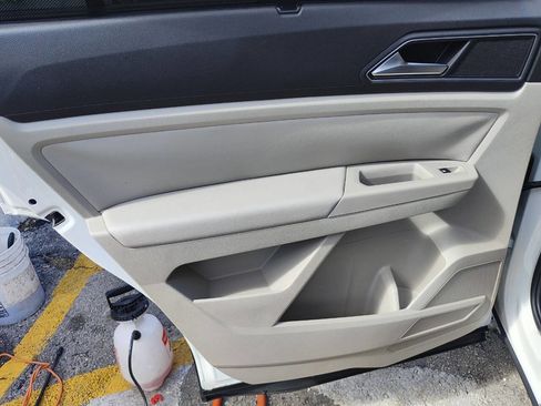 Used 2018 Volkswagen Atlas SE image 28