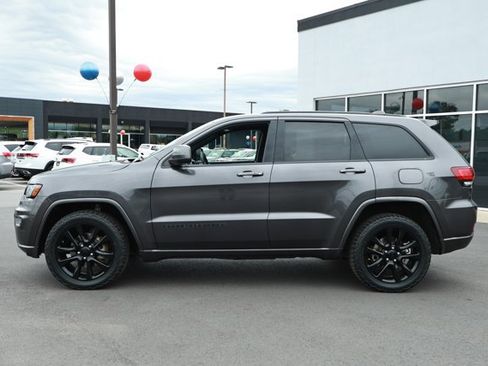 Used 2018 Jeep Grand Cherokee Altitude AWD/4WD image 9