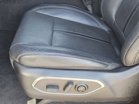 Used 2023 Jeep Wagoneer L Series III w/ Preferred Equipment Group AWD/4WD image 19