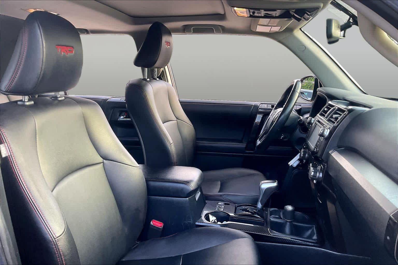 Used 2018 Toyota 4Runner TRD Off-Road Premium AWD/4WD image 9