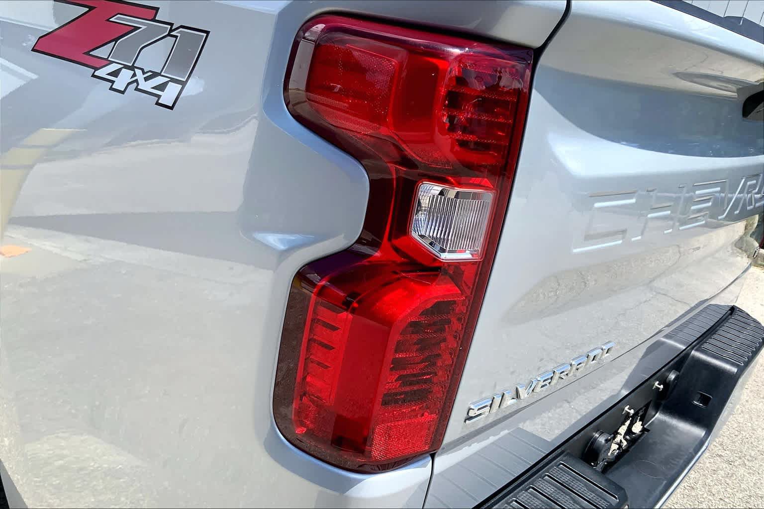 Used 2019 Chevrolet Silverado 1500 LT w/ Texas Edition AWD/4WD image 28