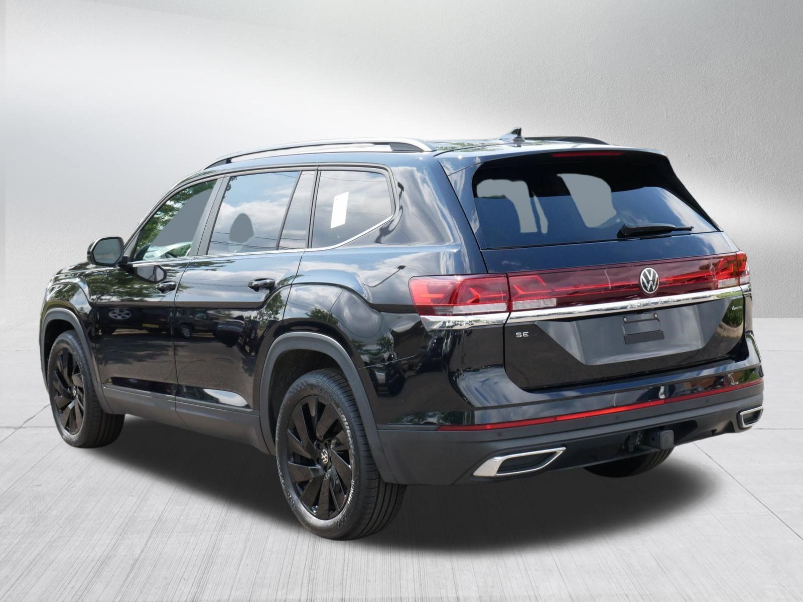 Certified 2024 Volkswagen Atlas SE w/ Panoramic Sunroof Package AWD/4WD image 5