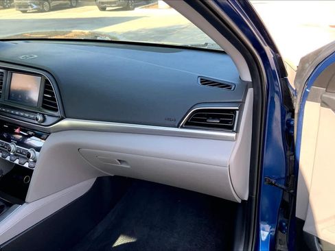 Used 2020 Hyundai Elantra SEL image 18