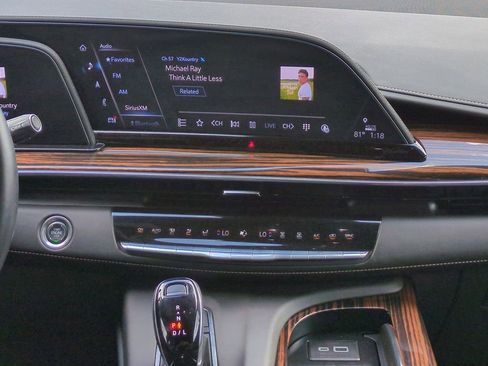 Certified 2024 Cadillac Escalade ESV Premium Luxury w/ Performance Package image 17