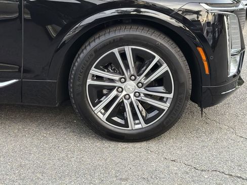 Used 2025 Cadillac Lyriq Luxury image 34