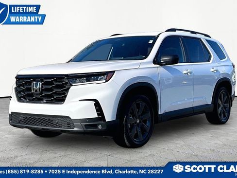 Used 2023 Honda Pilot Sport image 3