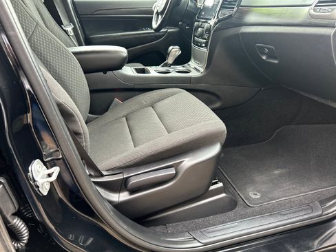 Used 2021 Jeep Grand Cherokee Laredo image 8