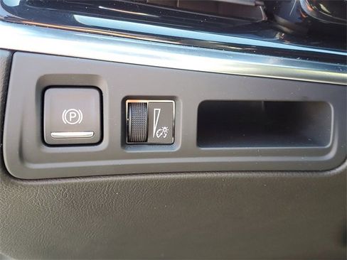 Used 2023 Cadillac XT6 Luxury image 9