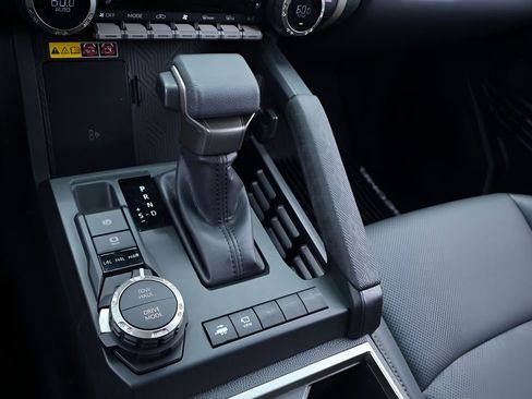 Certified 2025 Toyota Tacoma Limited image 30