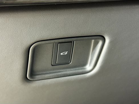 Used 2024 Land Rover Range Rover Sport SE image 9