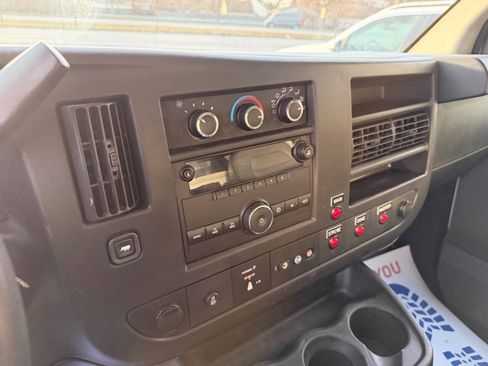 Used 2014 Chevrolet Express 2500 RWD image 25