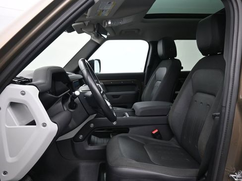 Used 2020 Land Rover Defender 110 SE image 10