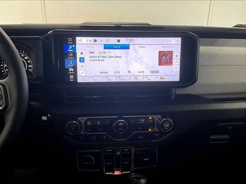 New 2025 Jeep Gladiator Sport image 17