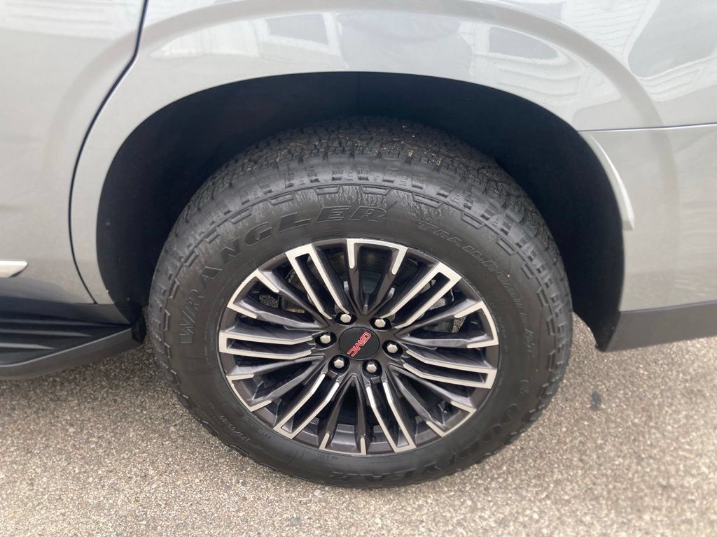Certified 2025 GMC Yukon Elevation AWD/4WD image 9