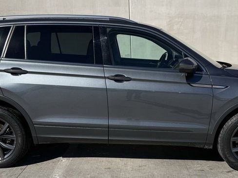 Used 2023 Volkswagen Tiguan SE image 3
