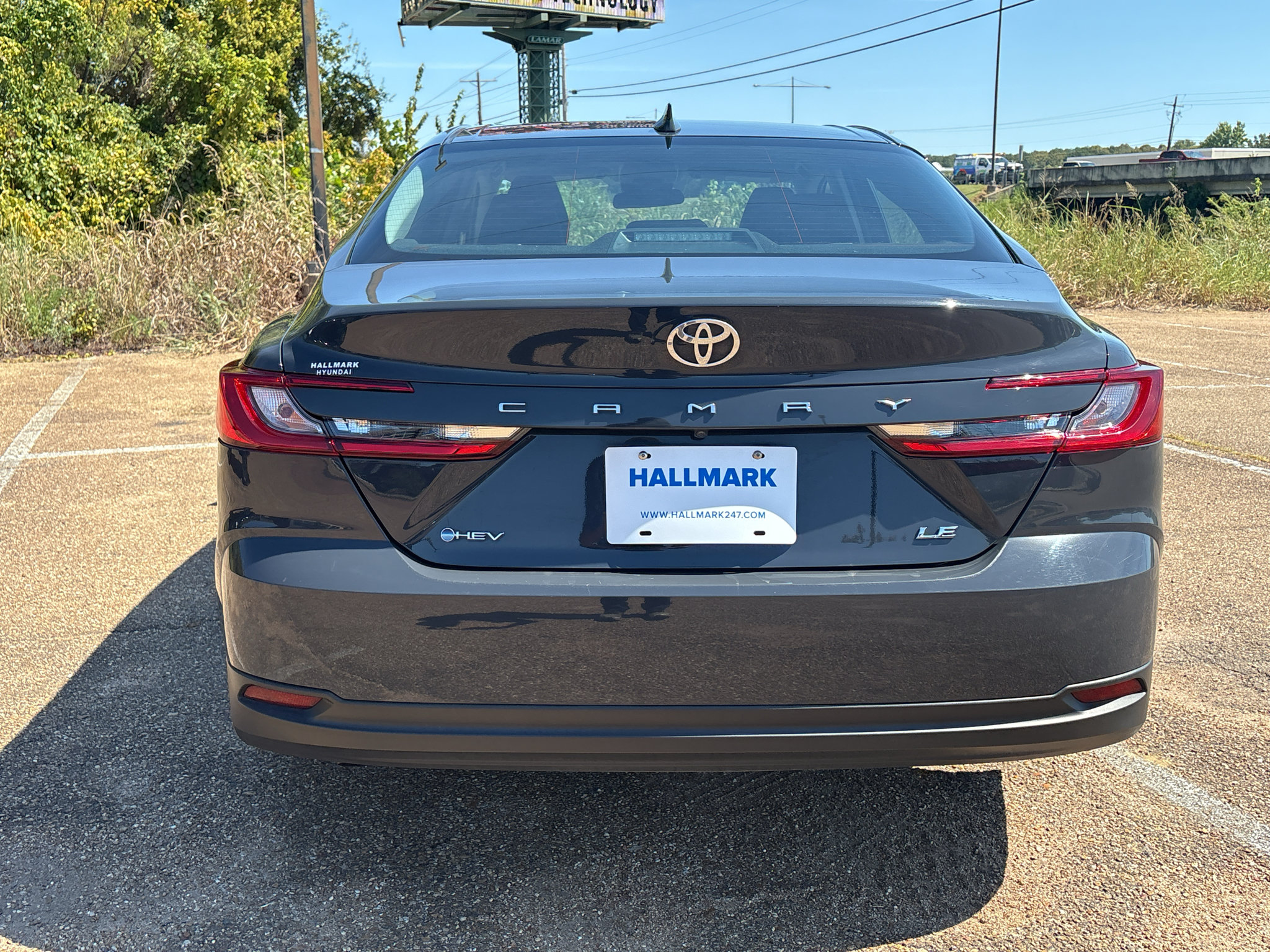Used 2025 Toyota Camry LE FWD image 4