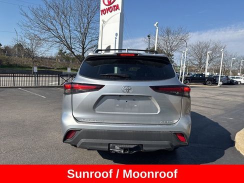 Used 2024 Toyota Highlander XLE image 6