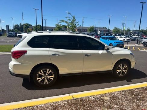 Used 2020 Nissan Pathfinder SL w/ Cargo Package AWD/4WD image 9
