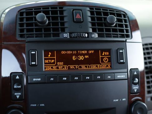 Used 2006 Cadillac SRX w/ Seating Package image 13