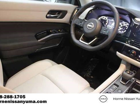 New 2025 Nissan Pathfinder SL image 11