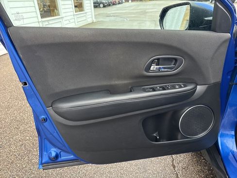 Used 2022 Honda HR-V EX image 11