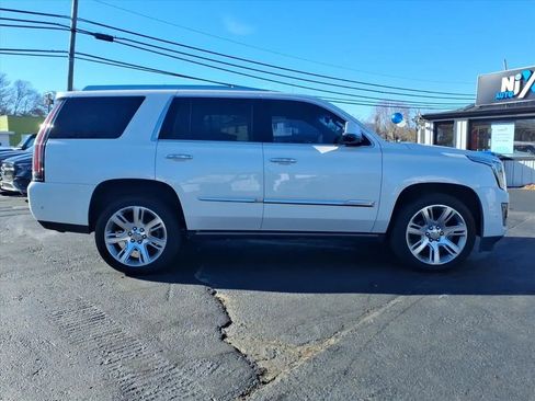 Used 2018 Cadillac Escalade Premium Luxury image 2