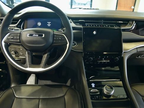 Used 2023 Jeep Grand Cherokee 30th Anniversary AWD/4WD image 12