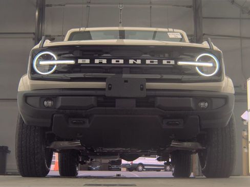 Used 2025 Ford Bronco Outer Banks image 3