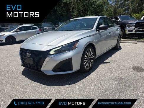 Used 2024 Nissan Altima 2.5 SV FWD image 1