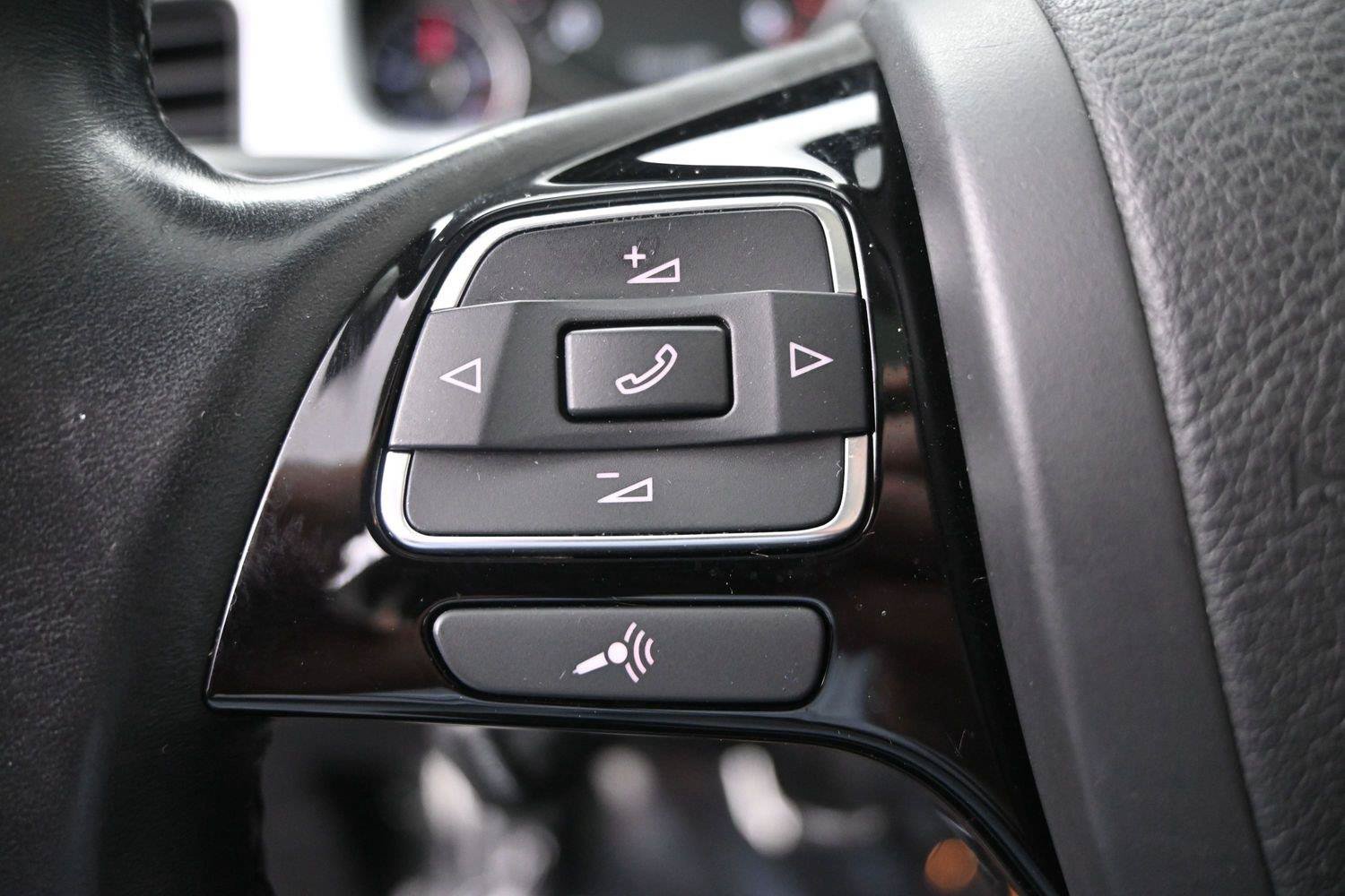 Used 2014 Volkswagen Touareg Executive AWD/4WD image 7