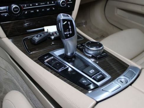 Used 2014 BMW 740i image 13