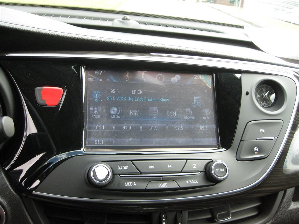 Used 2019 Buick Envision Essence FWD image 16