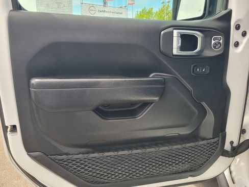 Used 2024 Jeep Wrangler Unlimited Rubicon AWD/4WD image 18