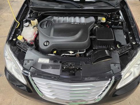 Used 2011 Chrysler 200 Limited FWD image 11