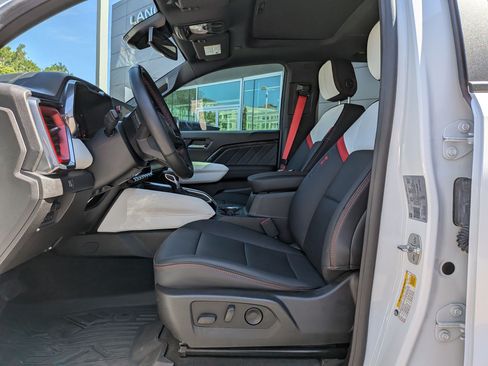 Used 2025 GMC Canyon AT4 w/ AT4X Package AWD/4WD image 25