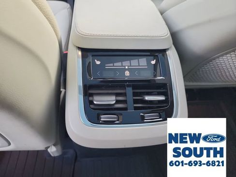 Used 2025 Volvo XC90 B6 Plus w/ Protection Package Premier image 27