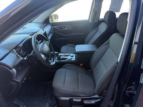Used 2021 Chevrolet Traverse LS w/ LPO, Blackout Package AWD/4WD image 10