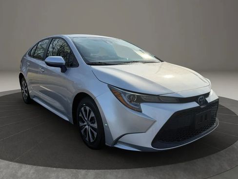 Used 2022 Toyota Corolla LE image 2