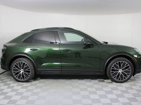 New 2026 Porsche Macan 4 Electric AWD/4WD image 8