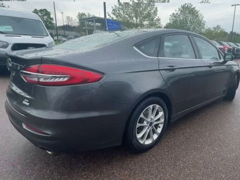 Used 2020 Ford Fusion SE FWD image 2