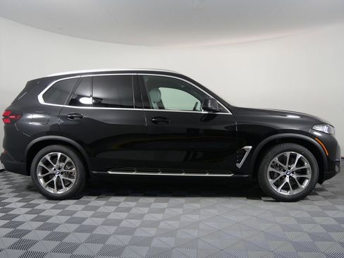 Used 2025 BMW X5 xDrive50e w/ Premium Package image 2