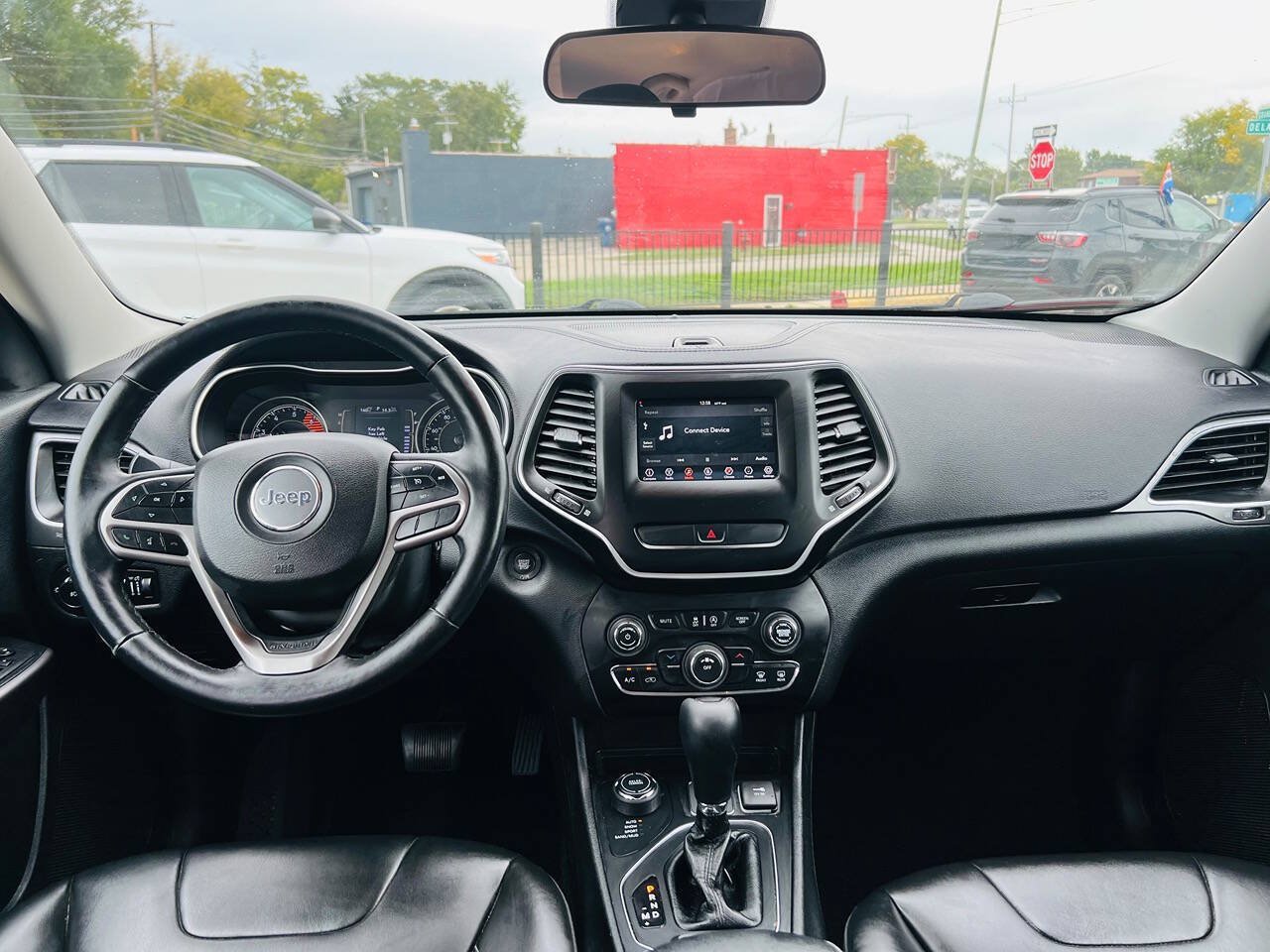 Used 2019 Jeep Cherokee Latitude Plus w/ Cold Weather Group AWD/4WD image 19