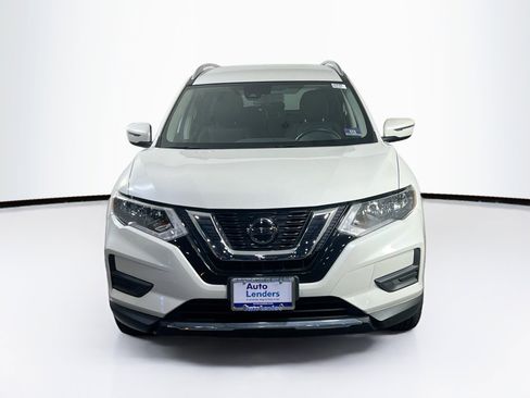 Used 2020 Nissan Rogue SV image 2