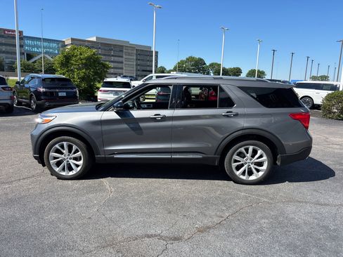 Used 2023 Ford Explorer Platinum w/ Technology Package AWD/4WD image 4